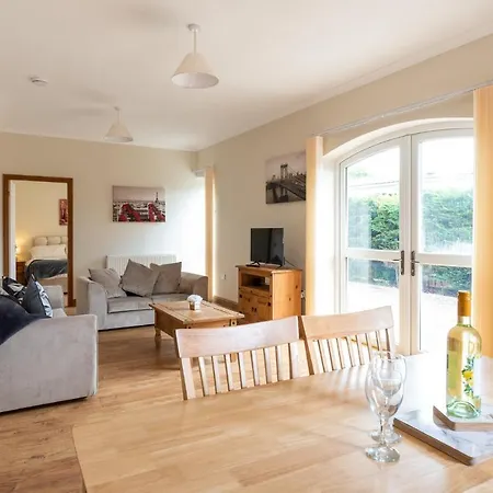 Ferienhaus Oak With Hot Tub