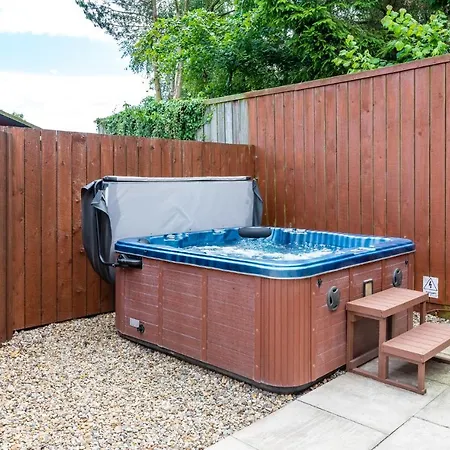 Oak With Hot Tub