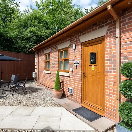 Oak With Hot Tub Ferienhaus York