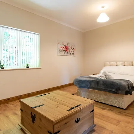 Oak With Hot Tub Ferienhaus York